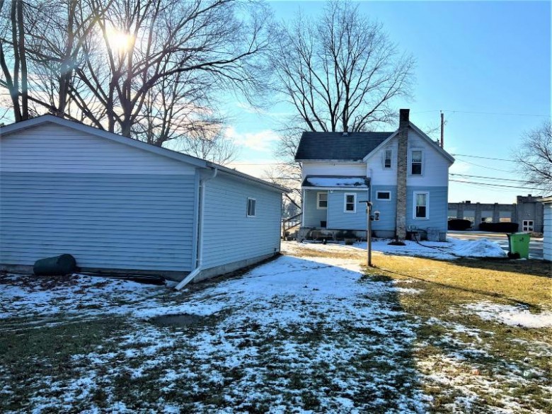7132 N Lannon Rd Lannon, WI 53046-9784 by Re/Max Realty Center $189,900