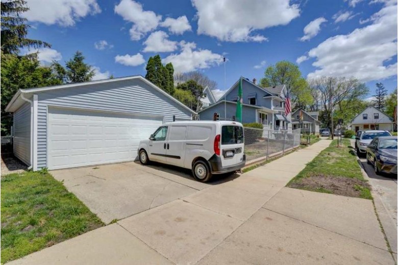 242 Dunning St Madison, WI 53704 by Big Block Midwest $550,000