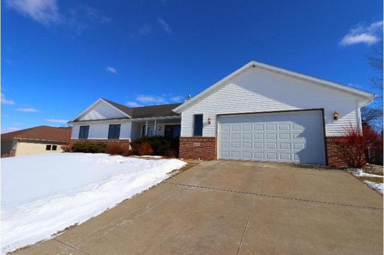 802 Links Dr Poynette, WI 53955 by Realty Executives Cooper Spransy $339,900
