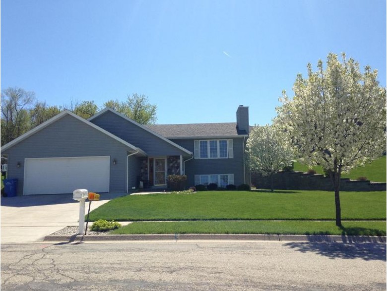 220 E Haven Dr Watertown, WI 53094 by Realty Executives Capital City $289,900