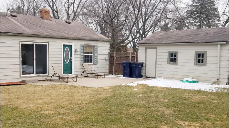 1117 Macarthur Dr, Janesville, WI by Nexthome Metro $169,900