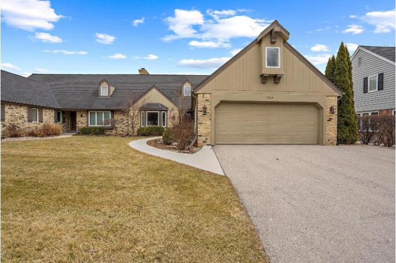 2605 W Lake Vista Ct Mequon, WI 53092-2422 by Keller Williams Realty-Milwaukee North Shore $529,000