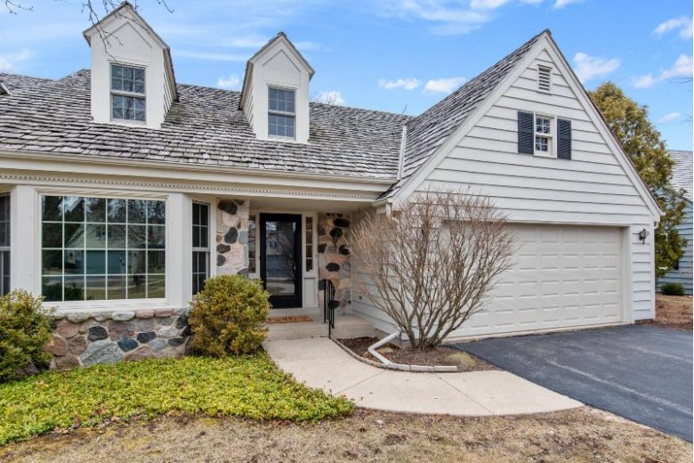 10339 N Westport Cir Mequon, WI 53092-5738 by First Weber Real Estate $425,000