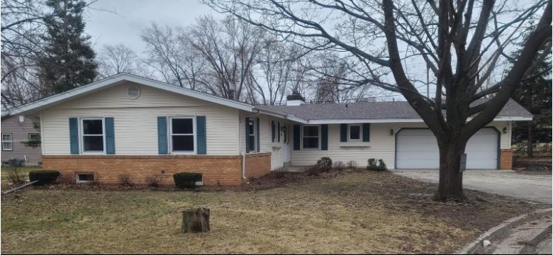 408 Curtis Cir Fort Atkinson, WI 53538 by Kelli Hetts Real Estate $249,000