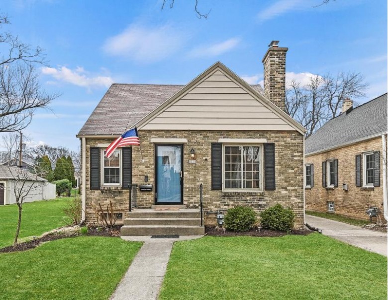 8518 Stickney Ave, Wauwatosa, WI by Re/Max Realty Pros~brookfield $275,000