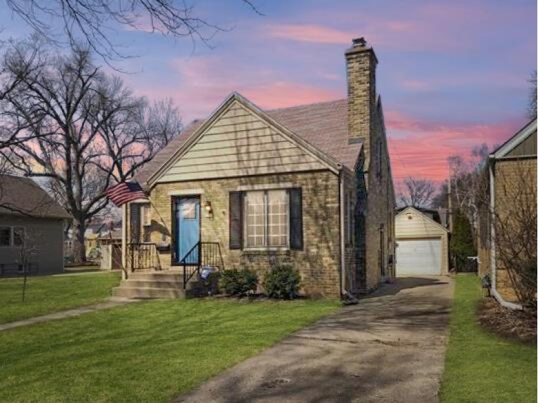 8518 Stickney Ave, Wauwatosa, WI by Re/Max Realty Pros~brookfield $275,000