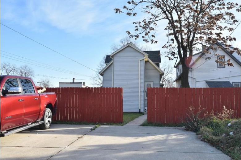 2871 N 22nd St, Milwaukee, WI by Rich Hickles Real Estate $114,900