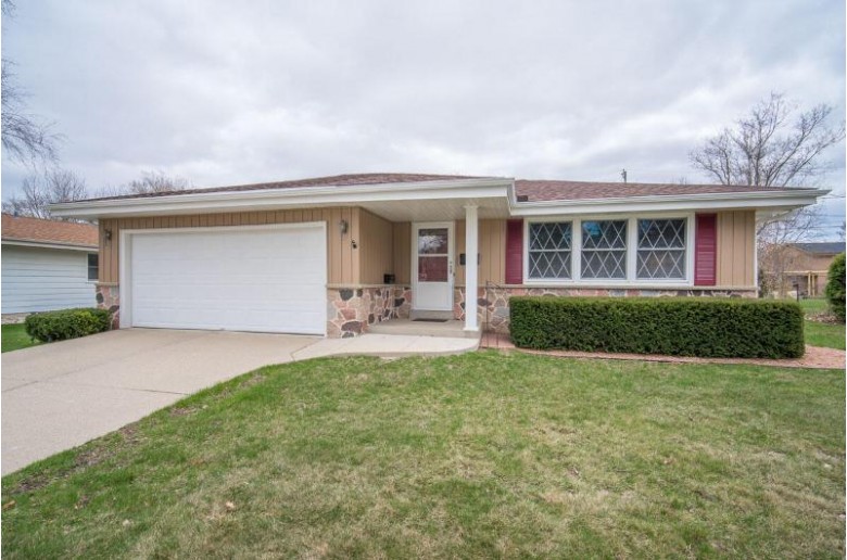 5762 S 20th St Milwaukee, WI 53221-4319 by Re/Max Realty Pros~milwaukee $249,500