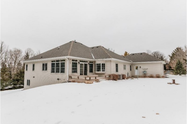 5169 Peaceful Hills Drive Hartford, WI 53027-9468 by Shorewest, Realtors-Northern R $799,900