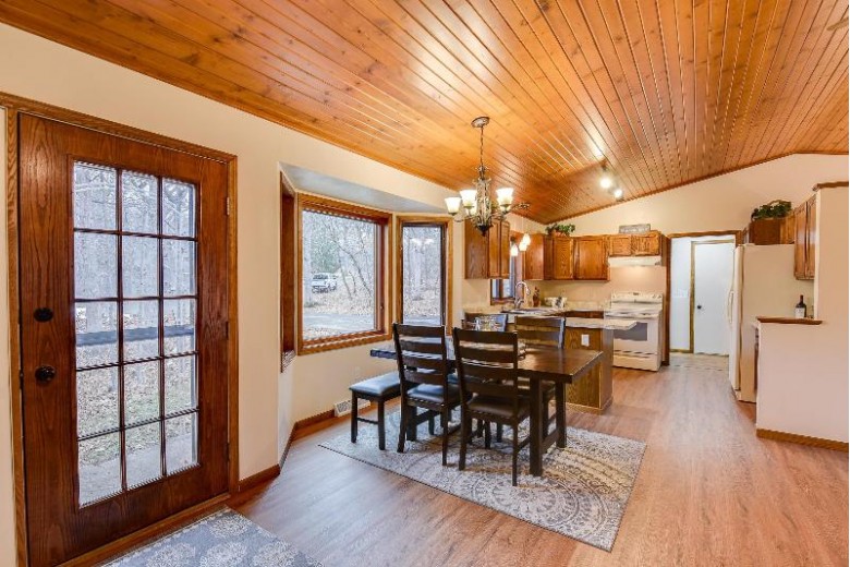 907 Kraak Rd, Marshall, WI by Realty Executives Cooper Spransy $397,500