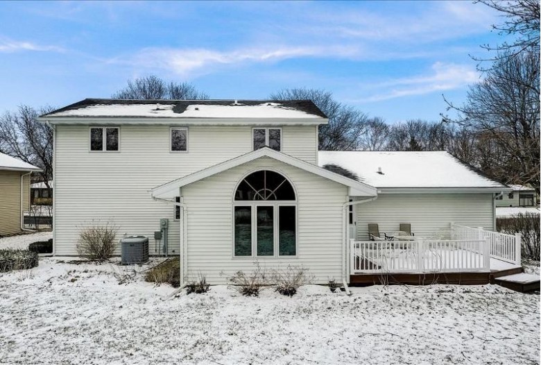 807 Spahn Dr Waunakee, WI 53597 by Re/Max Preferred $449,900