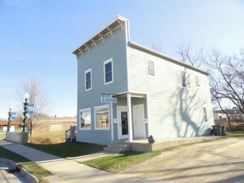 137 E Main St Evansville, WI 53536 by Re/Max Grand $216,900