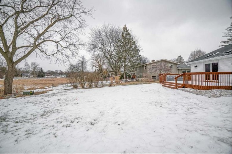 510 Woodview Dr Sun Prairie, WI 53590 by Tnt Realty Group, Llc $499,000