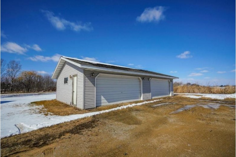 2558 Happy Valley Rd Sun Prairie, WI 53590 by Realty Executives Cooper Spransy $299,900