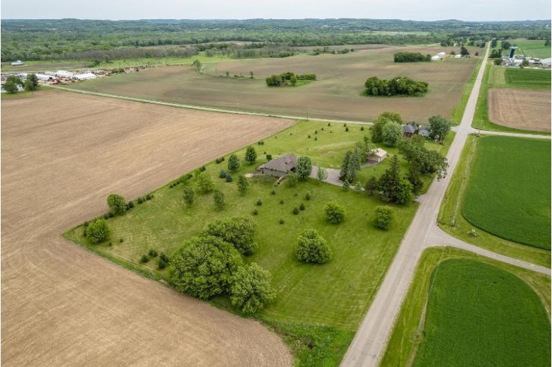 E5268 Old Ironton Rd Reedsburg, WI 53959 by First Weber Real Estate $534,900