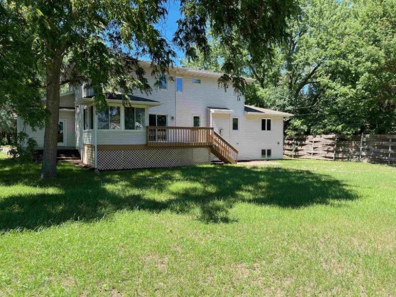 2113 Shafer Dr Fitchburg, WI 53711 by Madisonflatfeehomes.com $535,000