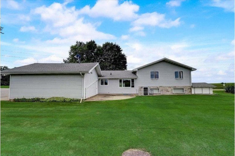 5980 Hwy 113 Waunakee, WI 53597 by Re/Max Preferred $550,000