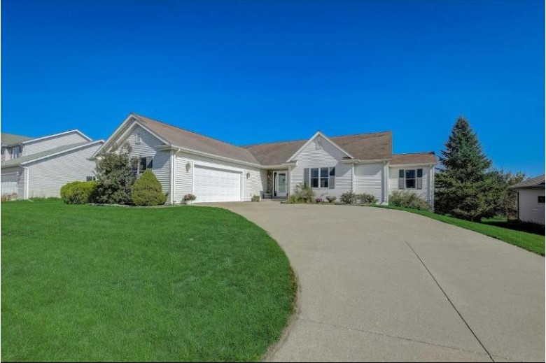 1418 Stoneridge Dr, Watertown, WI by Realty Executives - Integrity $294,827