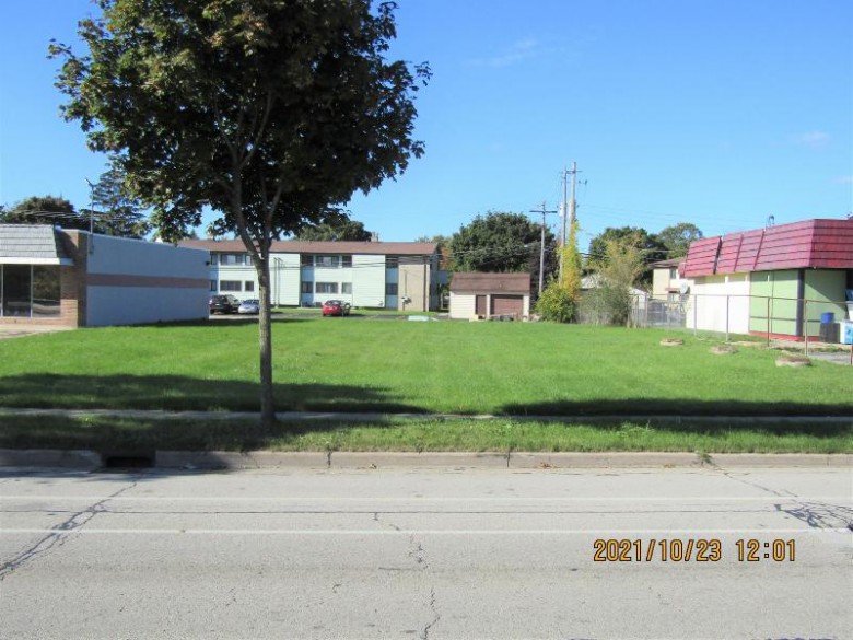 6839 N Teutonia Ave Milwaukee, WI 53209 by Dream House Realties $79,900
