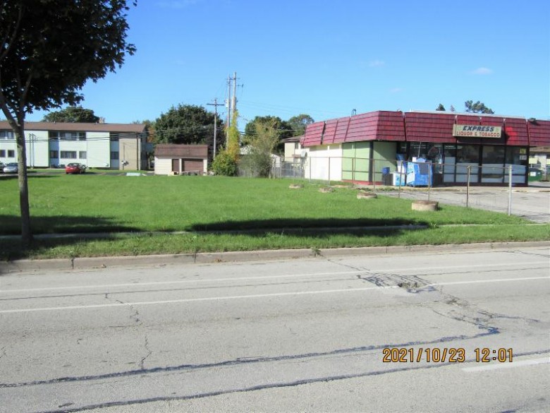 6839 N Teutonia Ave Milwaukee, WI 53209 by Dream House Realties $79,900