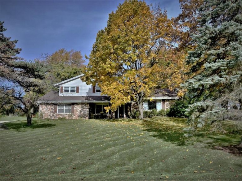 2822 Windsor Pl Waukesha, WI 53188 by Keller Williams Realty-Lake Country $359,900