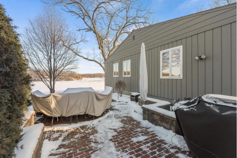 1414 N Breezeland Rd, Summit, WI by Brookfield Realty Co.,inc. $997,000