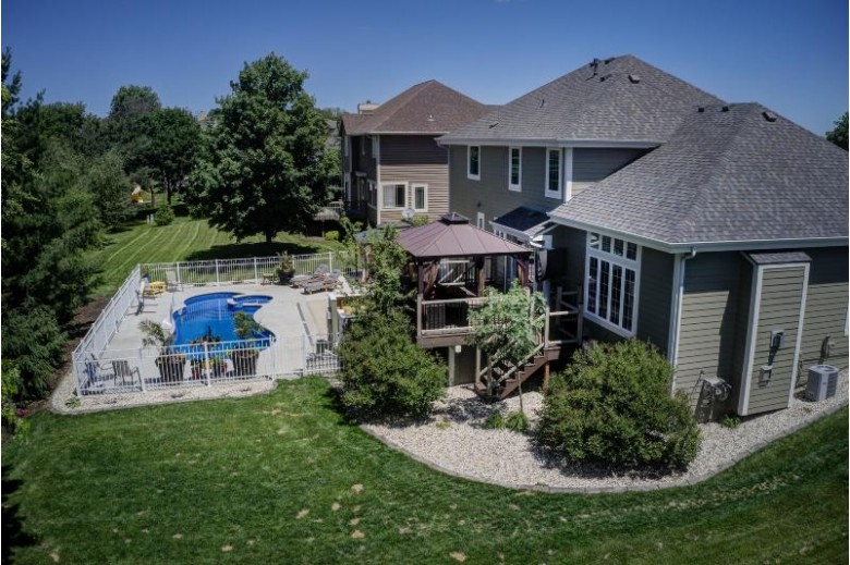 560 Majestic View Ln Oconomowoc, WI 53066-6506 by Realty Executives - Integrity $592,500