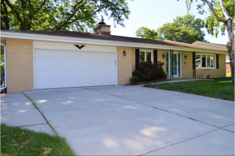 3315 S Hickory Rd, New Berlin, WI by Realty Executives Integrity~brookfield $424,900
