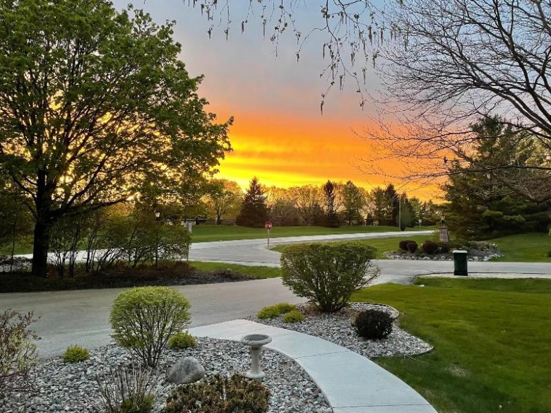 2643 W Lake Isle Dr Mequon, WI 53092-2451 by Exp Realty, Llc~milw $524,900