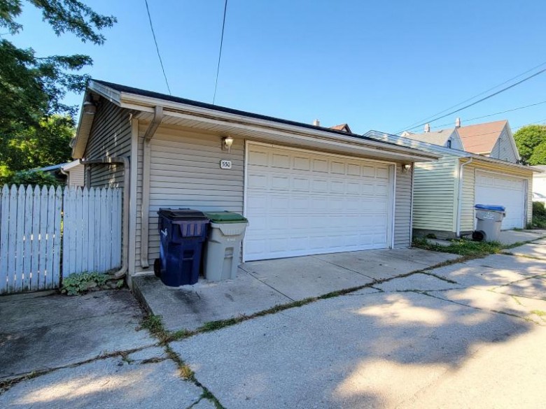 530 E Lincoln Ave Milwaukee, WI 53207-1721 by Andrew'S Realty $430,000