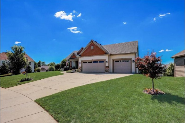 308 Century Oak Dr Waukesha, WI 53188-2548 by Re/Max Realty Pros~hales Corners $649,900