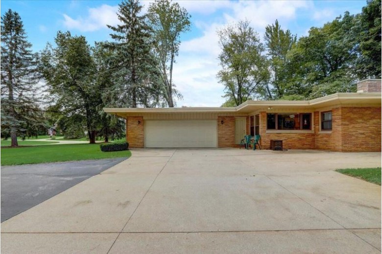 1155 Bawden Cir Brookfield, WI 53045 by Coldwell Banker Realty $399,900