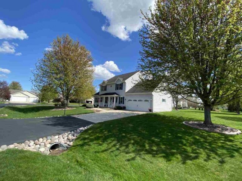 3017 Holly Court Oshkosh, WI 54904 by RE/MAX On The Water $375,000