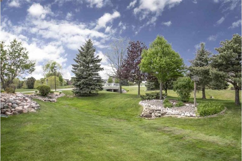 3836 N Cobble Creek Drive Appleton, WI 54913 by First Weber Real Estate $629,900