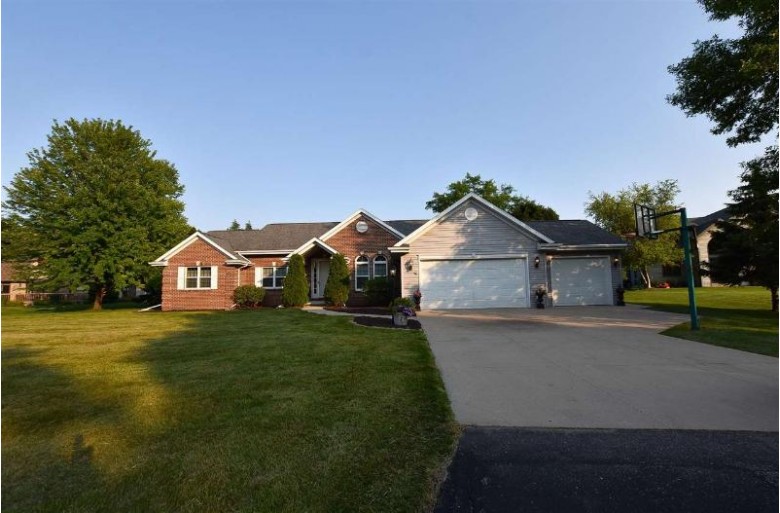 2931 Pine Ridge Road Oshkosh, WI 54904 by RE/MAX On The Water $464,900