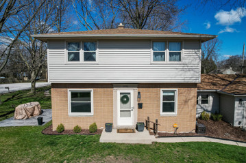 1090 W La Salle Ave, Glendale, WI 53209-4563