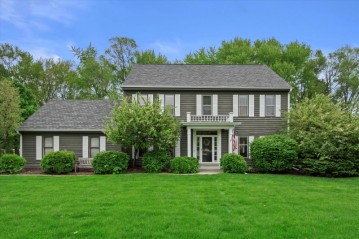 11932 N Lantern Ln, Mequon, WI 53092-1566