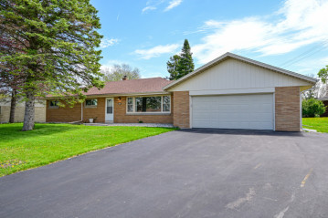 7726 N 47th St, Brown Deer, WI 53223-4414